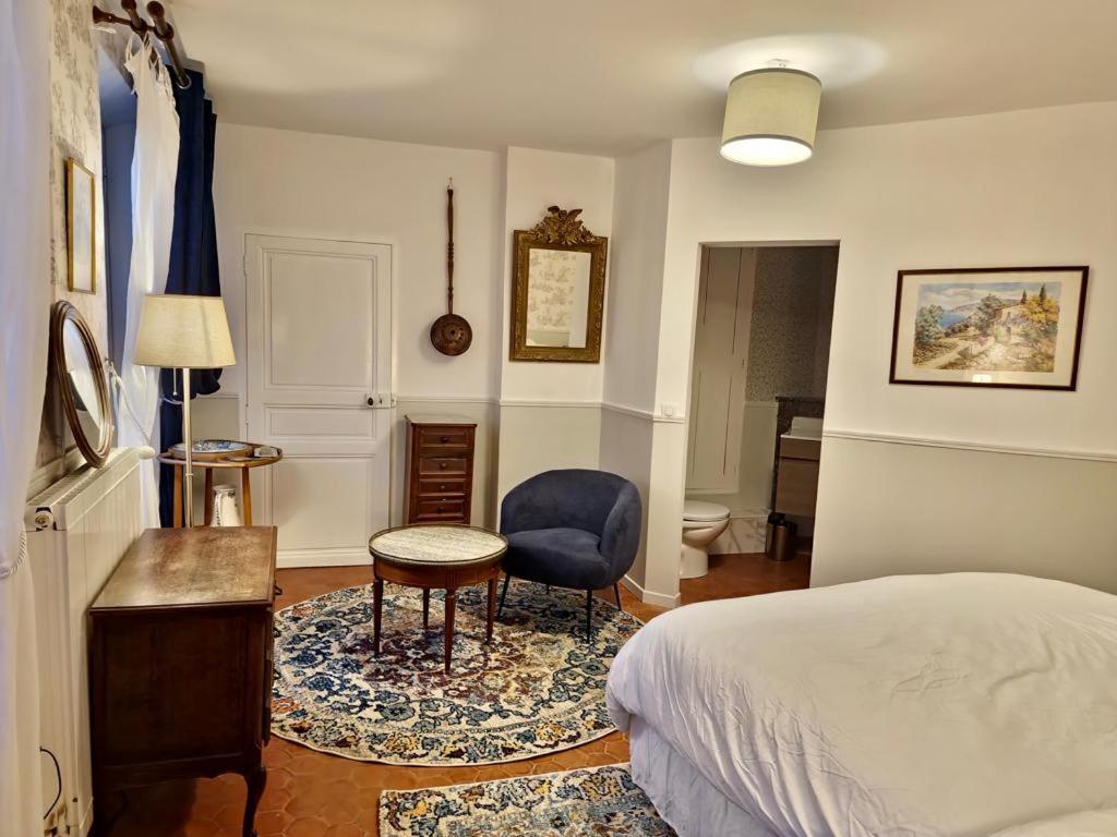 1560- Domaine Des Cinq Jardins- A Magical And Authentic Mansion Estalagem